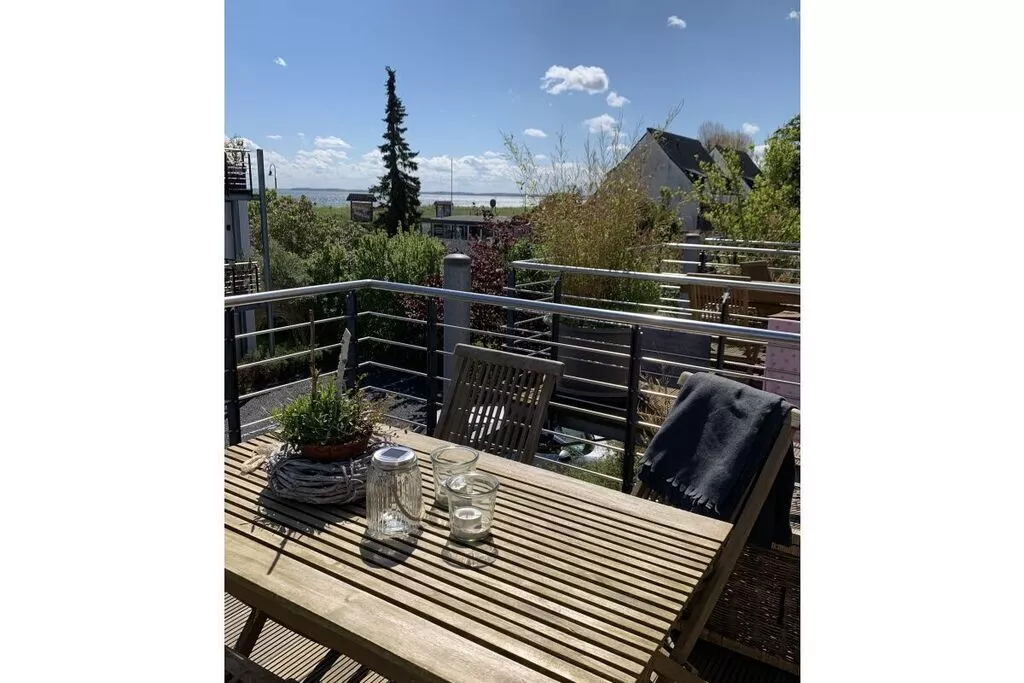 383091-View