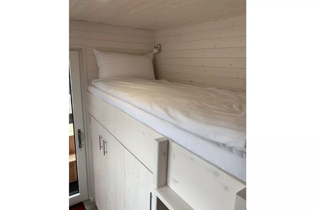 293941-Bedroom