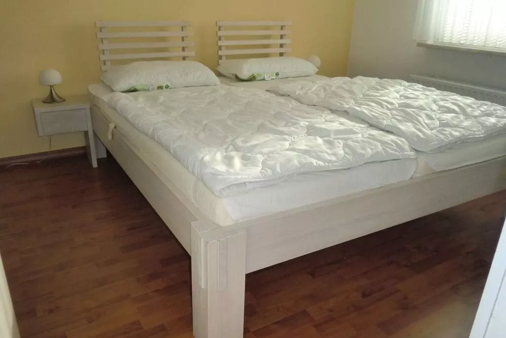 253997-Bedroom