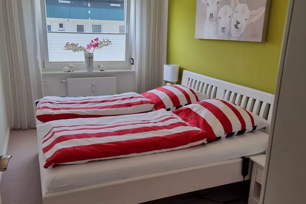369469-Bedroom