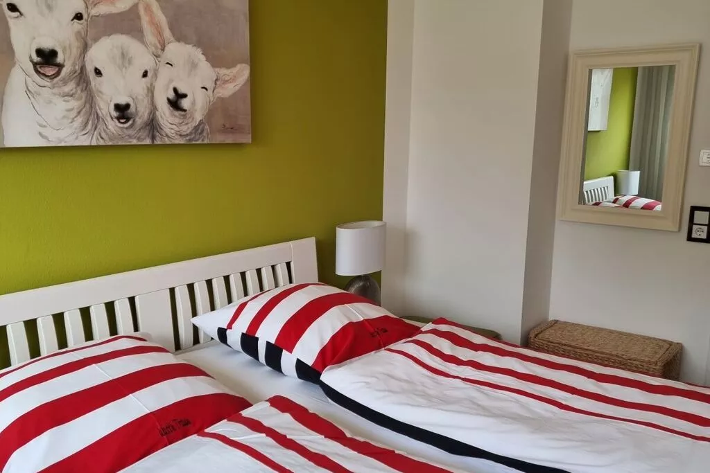 369469-Bedroom