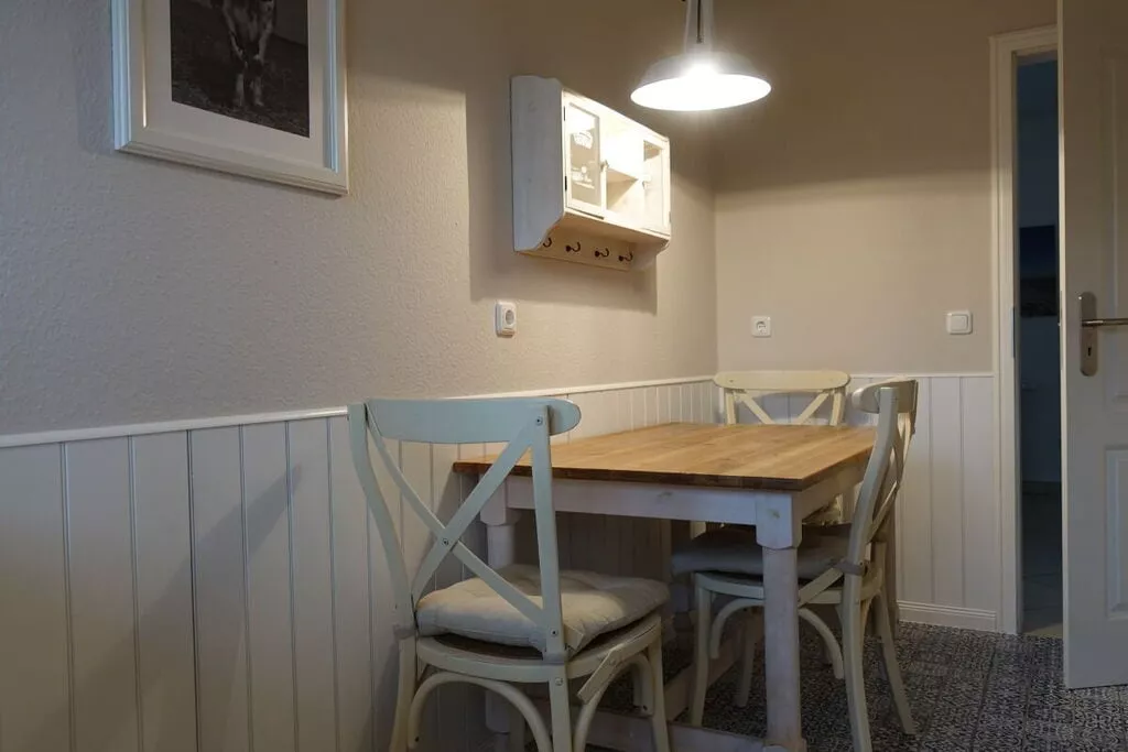 275826-Dining room