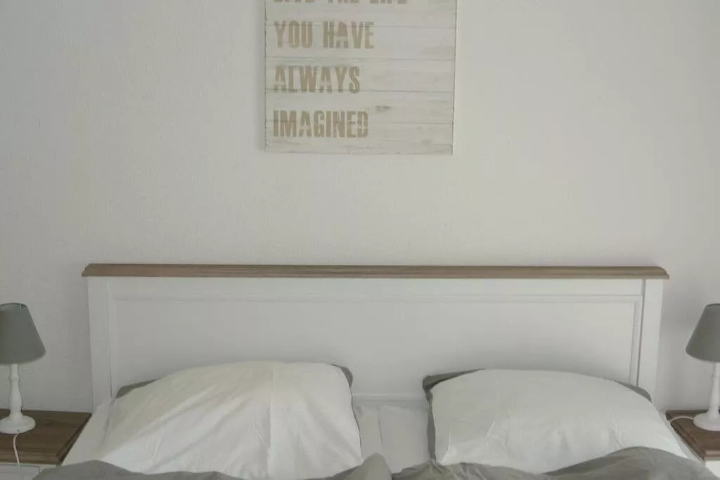 275826-Bedroom
