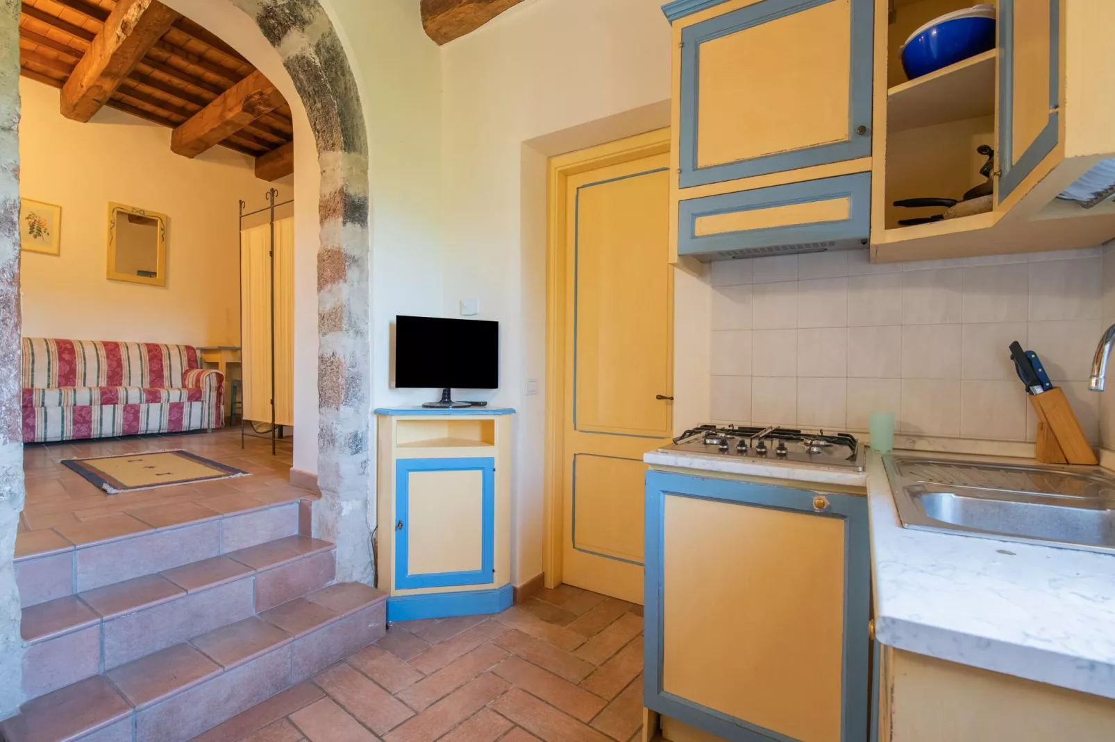 Fonni Blu-Kitchen