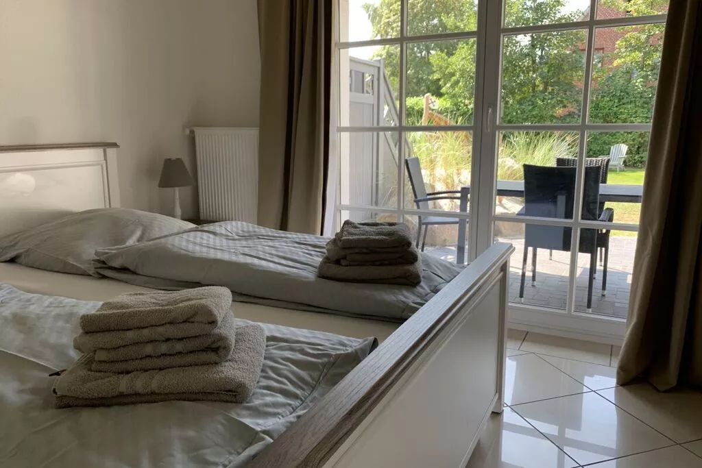 275826-Bedroom