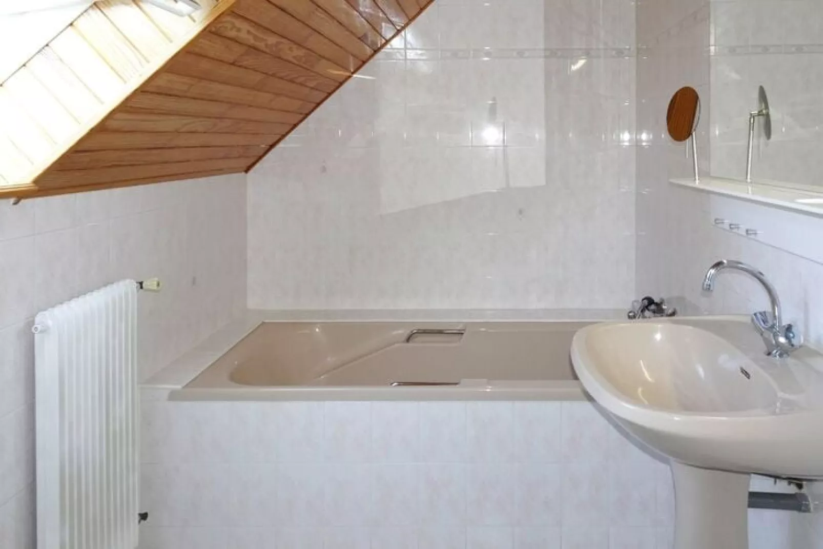 Semi-detached house Fouesnant-Badezimmer