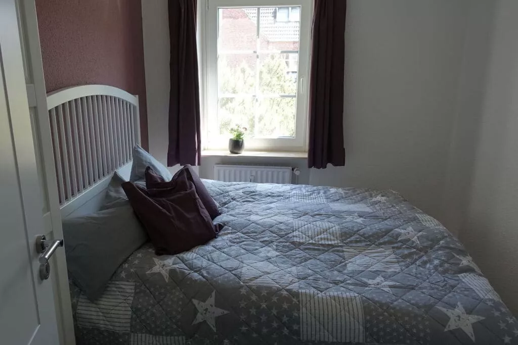 232379-Bedroom