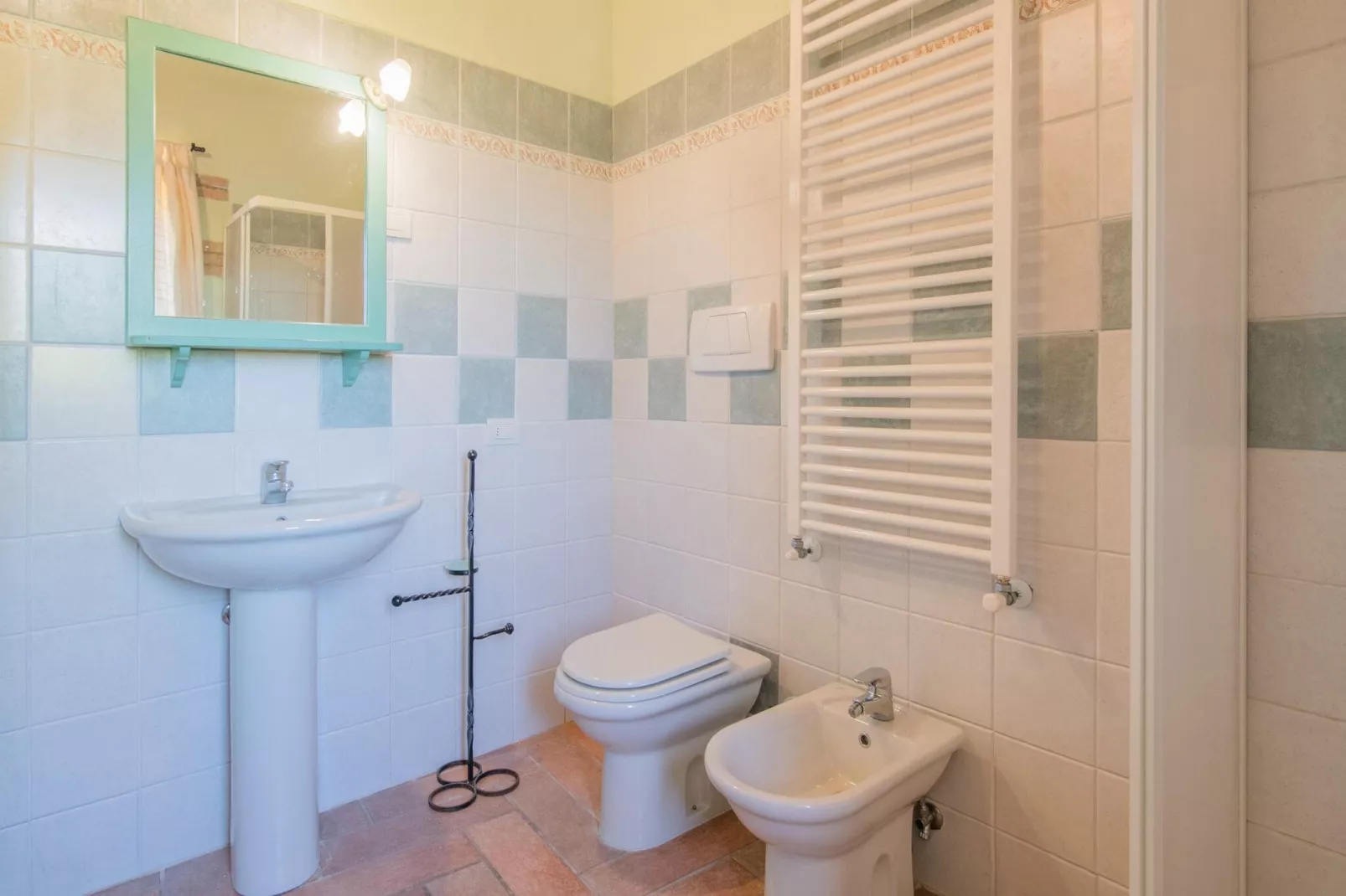 Fonni Blu-Bathroom