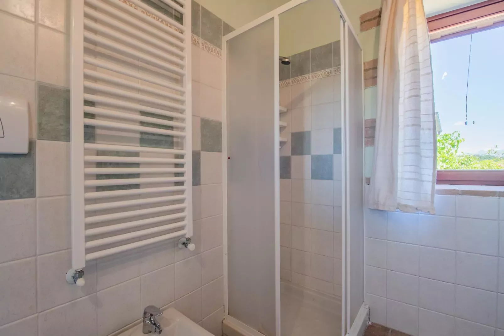 Fonni Blu-Bathroom