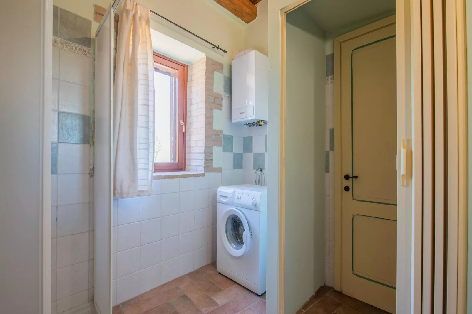 Fonni Blu-Bathroom