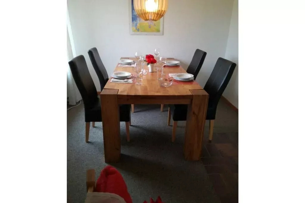 240040-Dining room