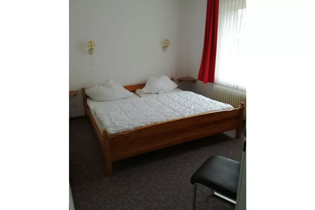 240040-Bedroom