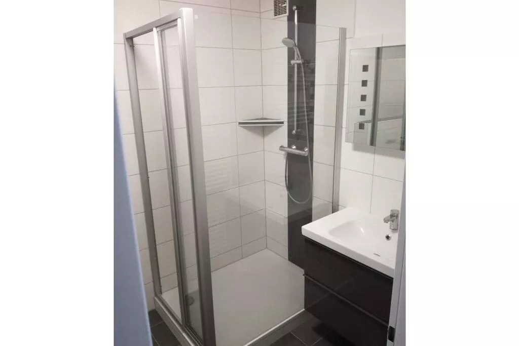 240040-Bathroom