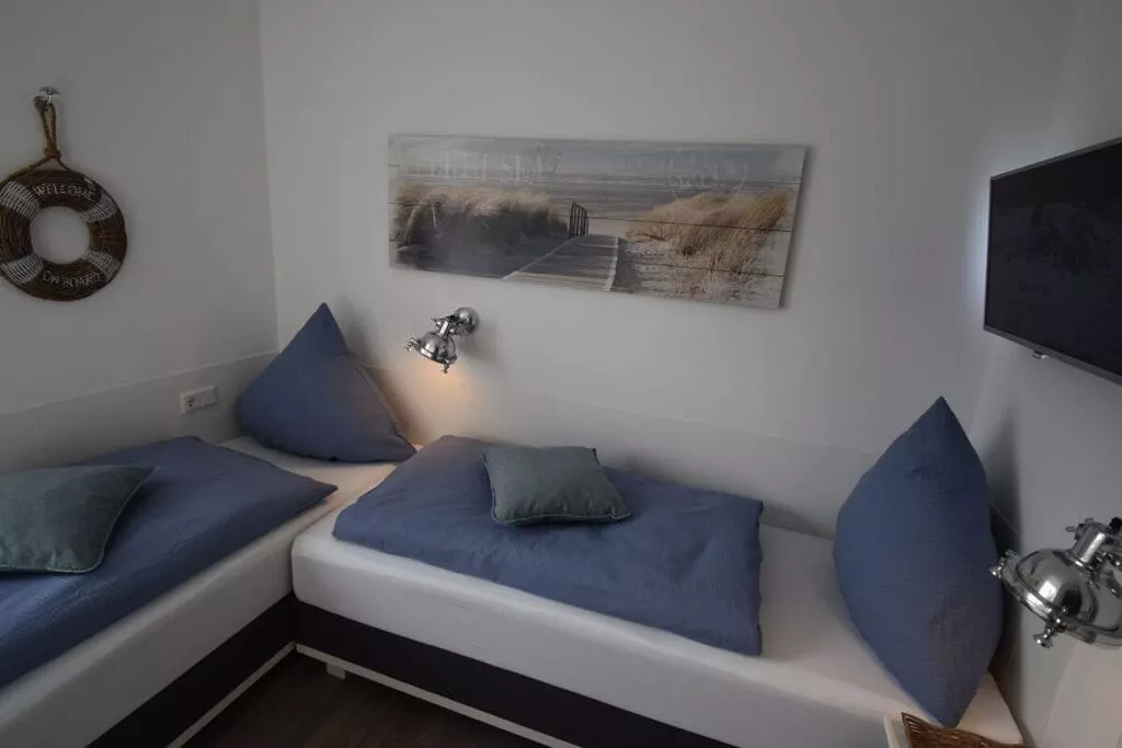 287712-Bedroom