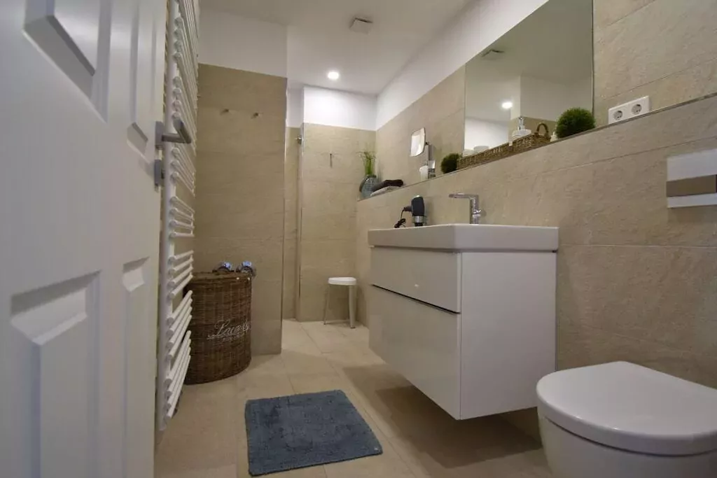 287712-Bathroom