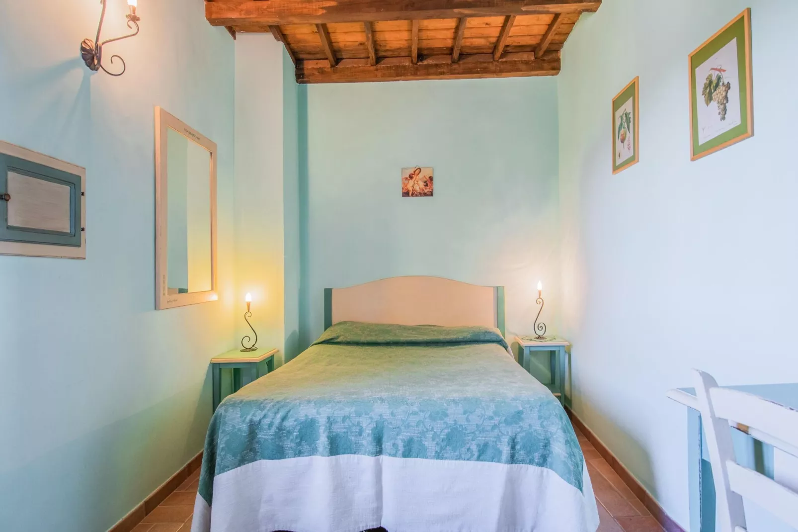 Fonni Verde-Bedroom