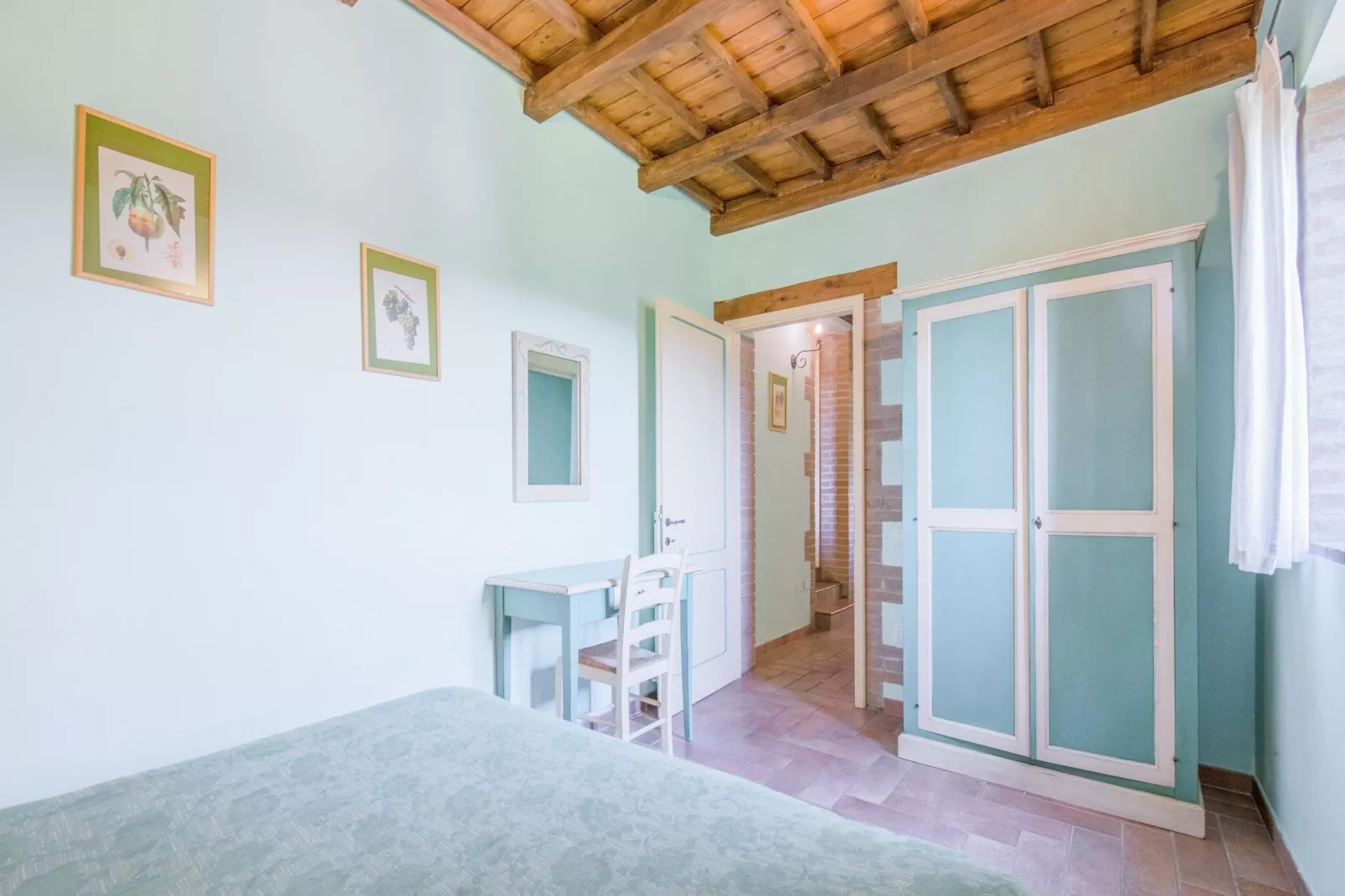 Fonni Verde-Bedroom