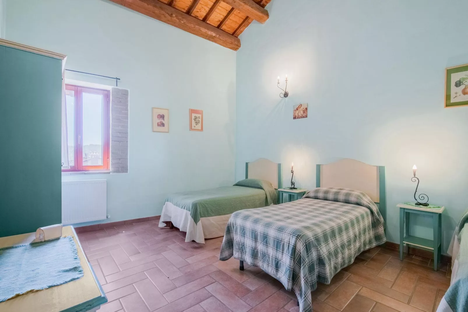 Fonni Verde-Bedroom