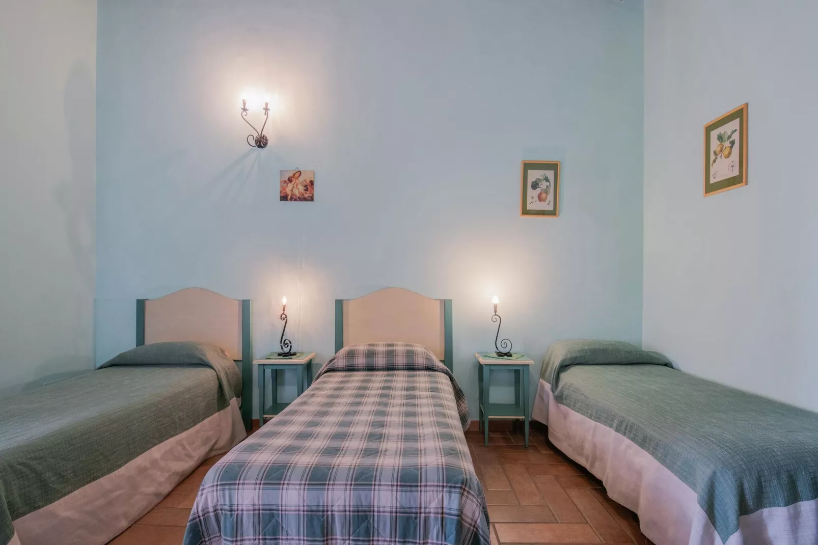 Fonni Verde-Bedroom