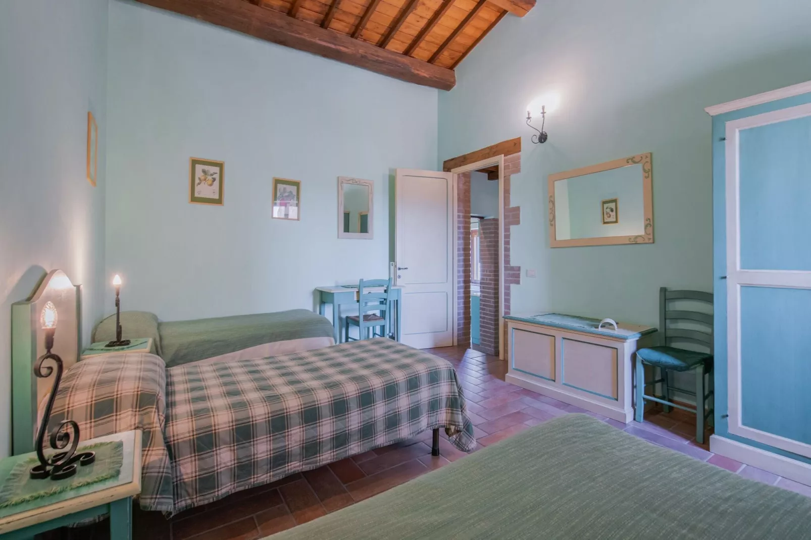 Fonni Verde-Bedroom