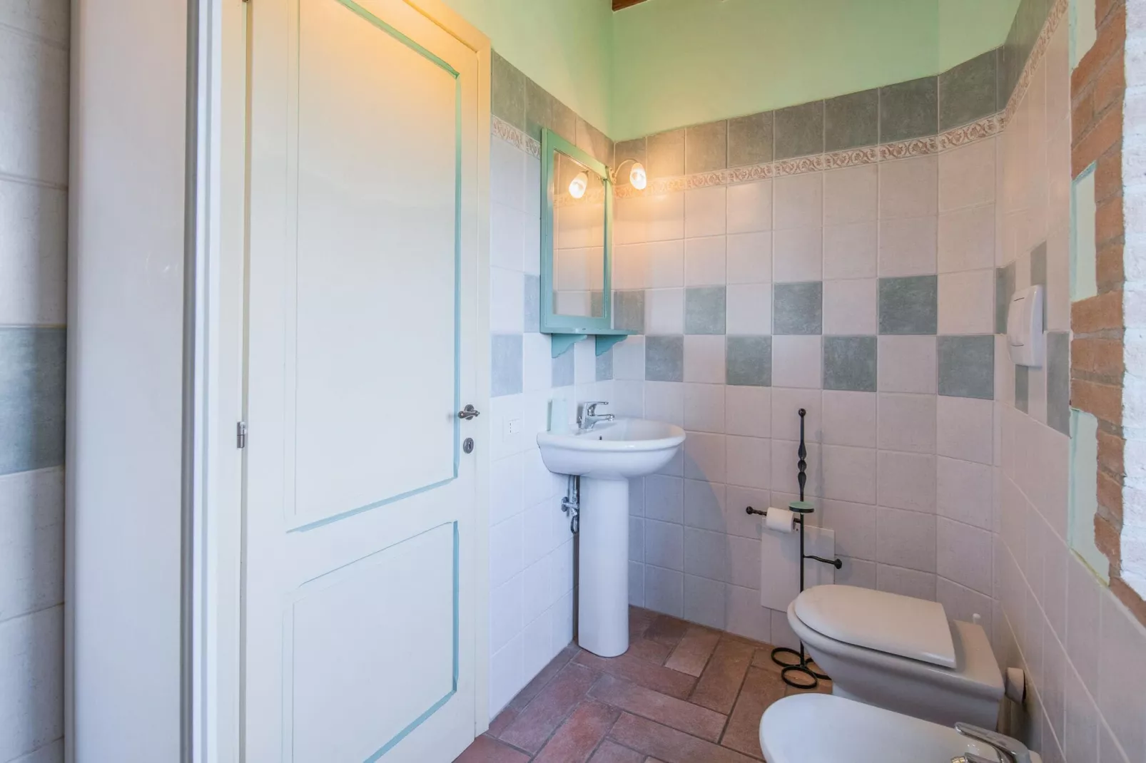 Fonni Verde-Bathroom