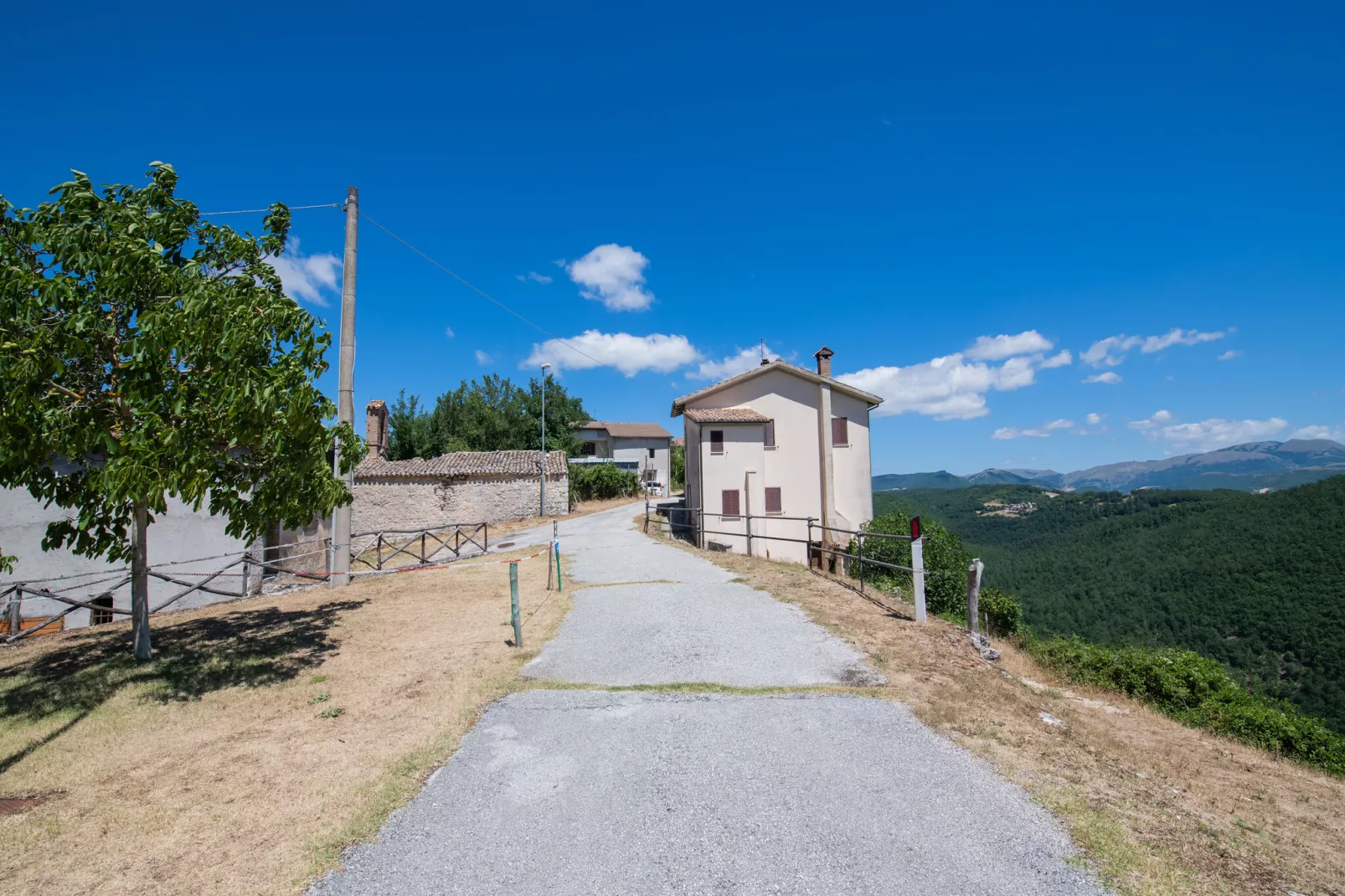 Fonni Giallo-Exterior summer