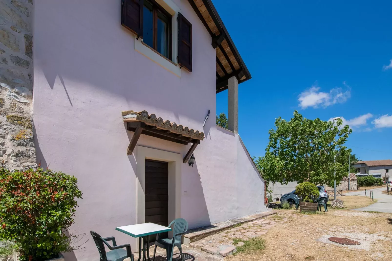 Fonni Giallo-Exterior summer