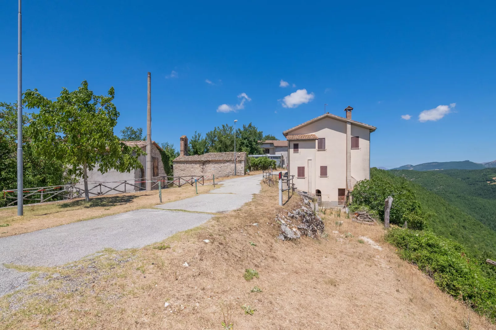 Fonni Giallo-Exterior summer