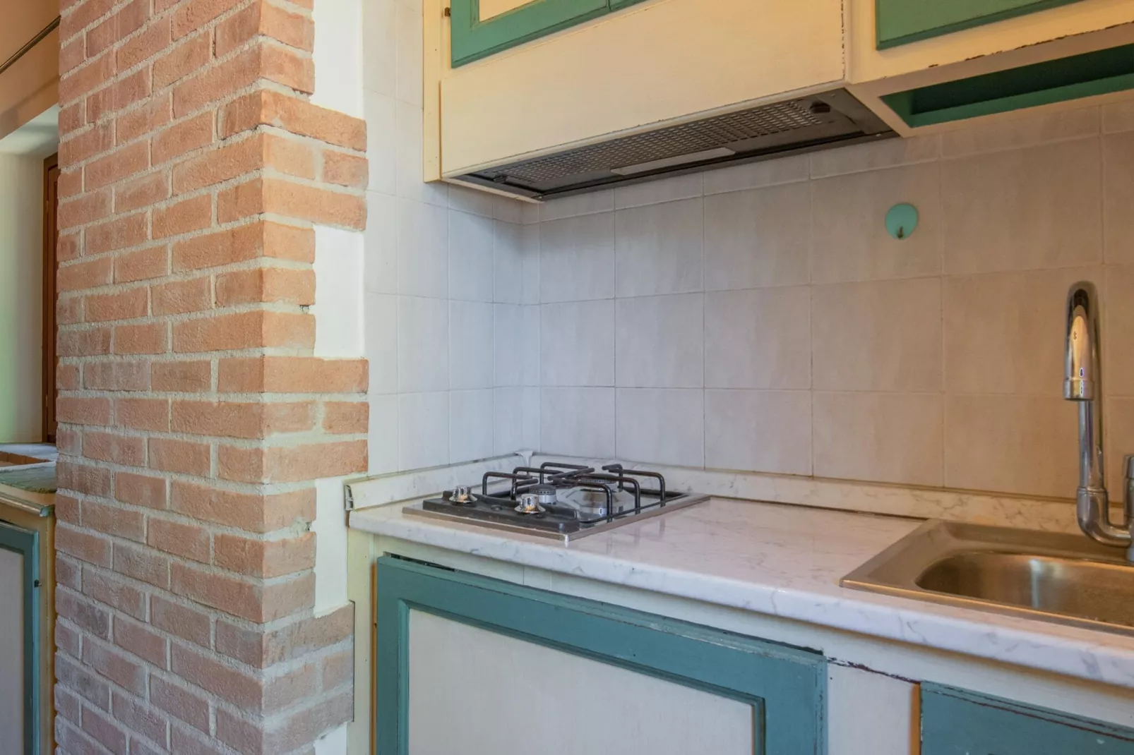 Fonni Giallo-Kitchen