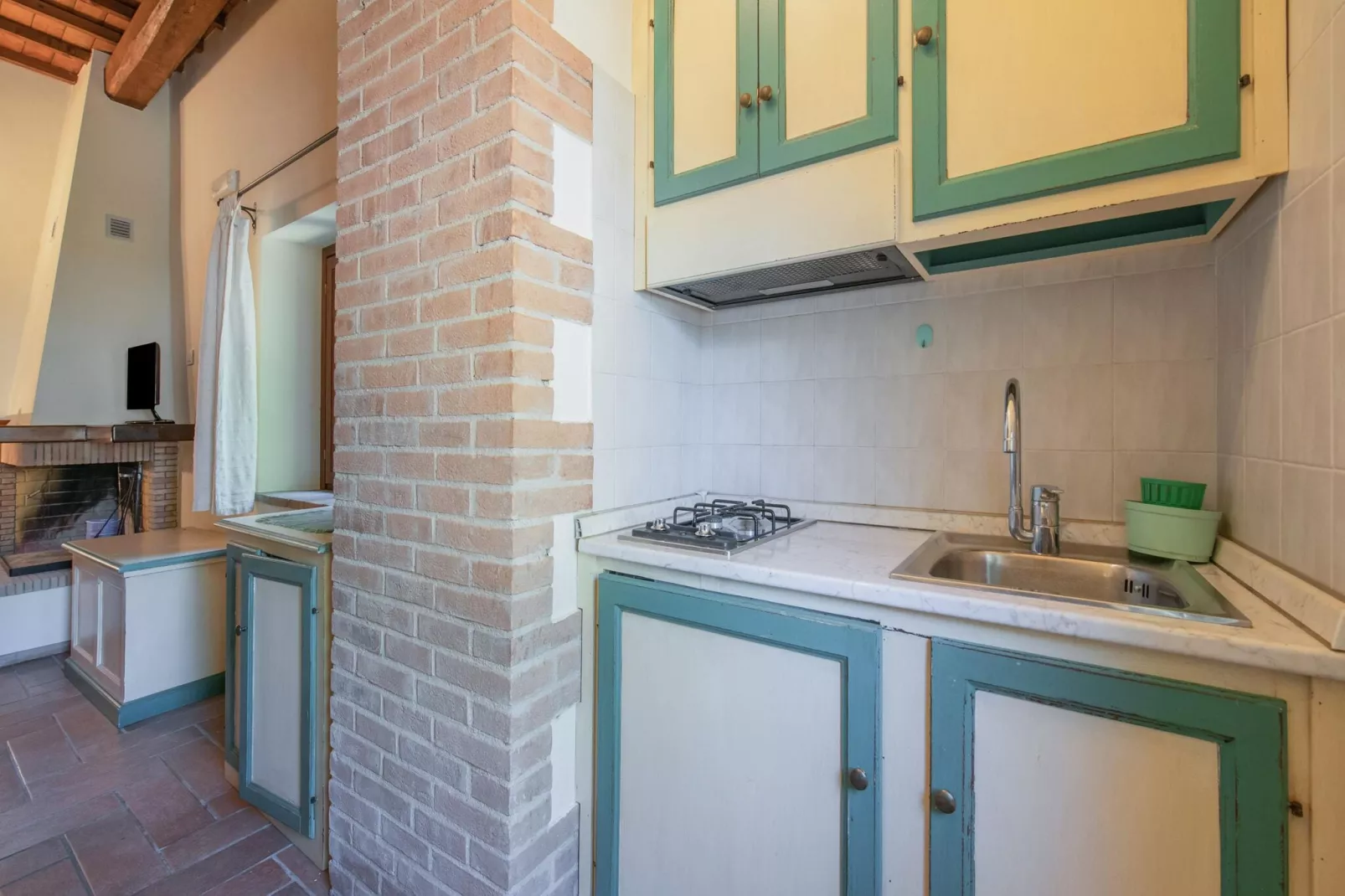Fonni Giallo-Kitchen