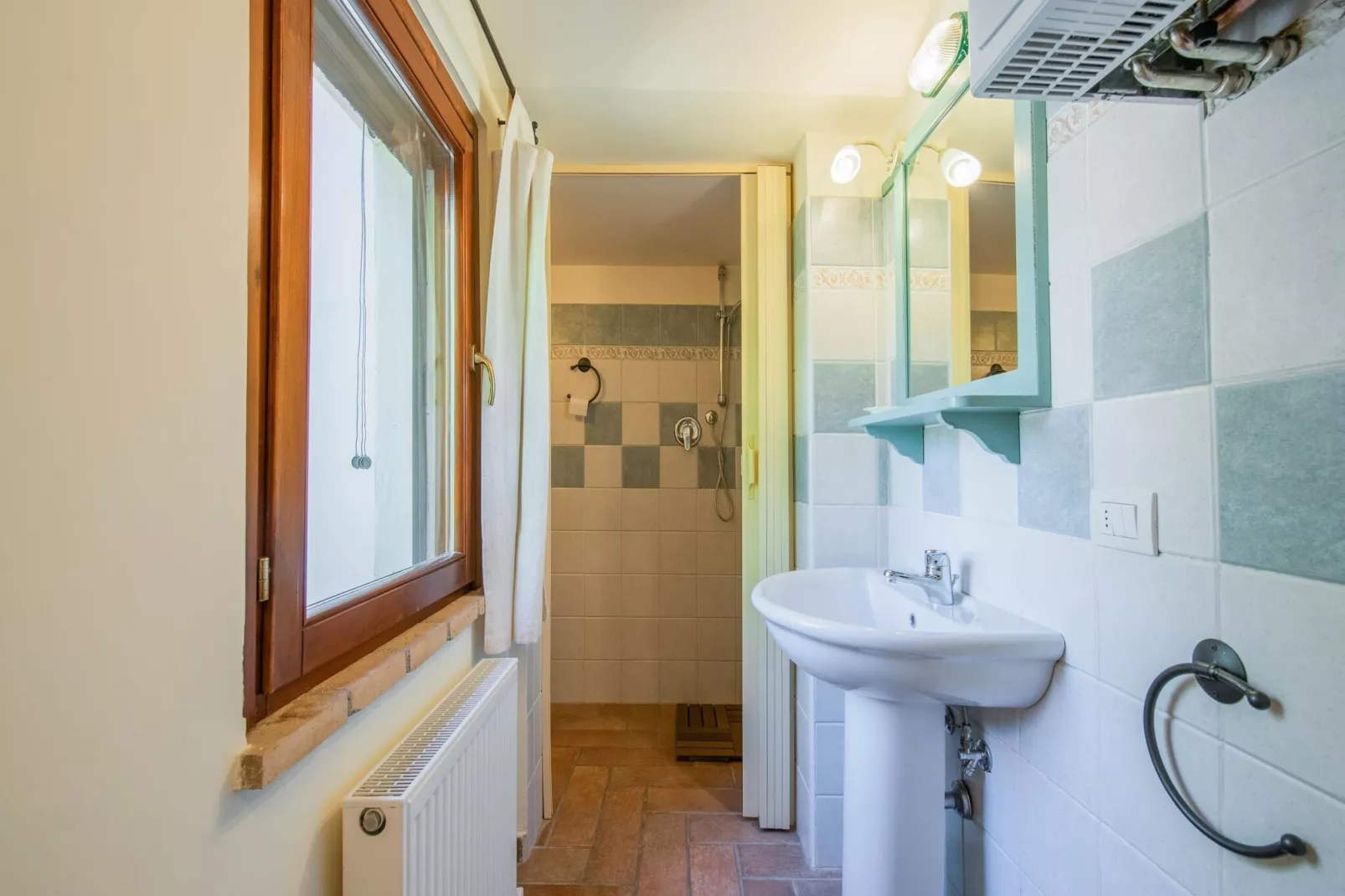 Fonni Giallo-Bathroom