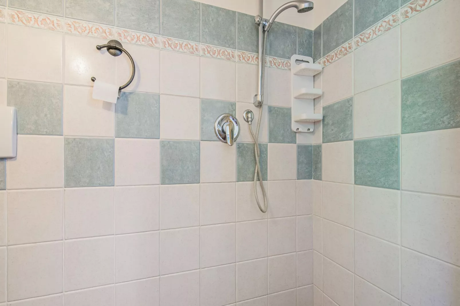 Fonni Giallo-Bathroom