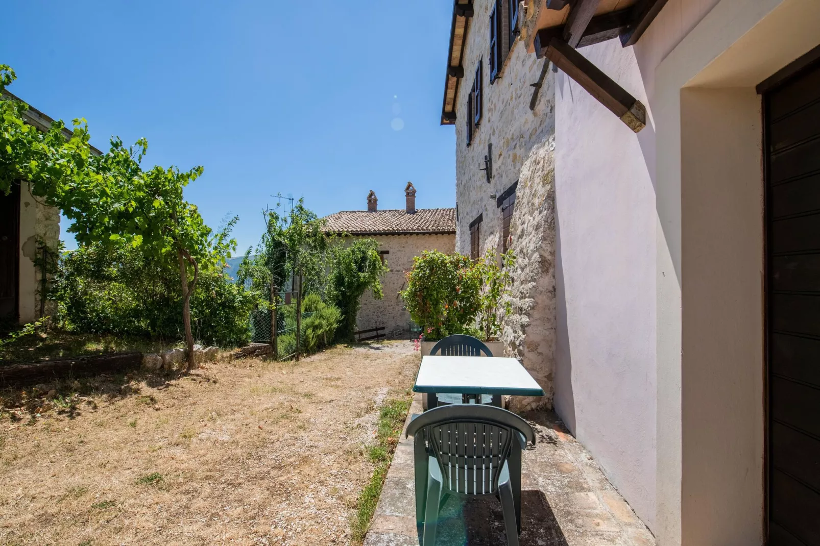 Fonni Giallo-Terrace balcony