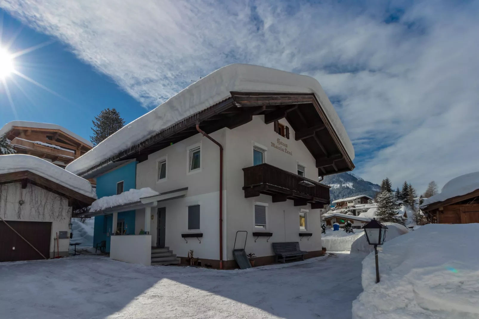 Maria Leni-Exterior winter