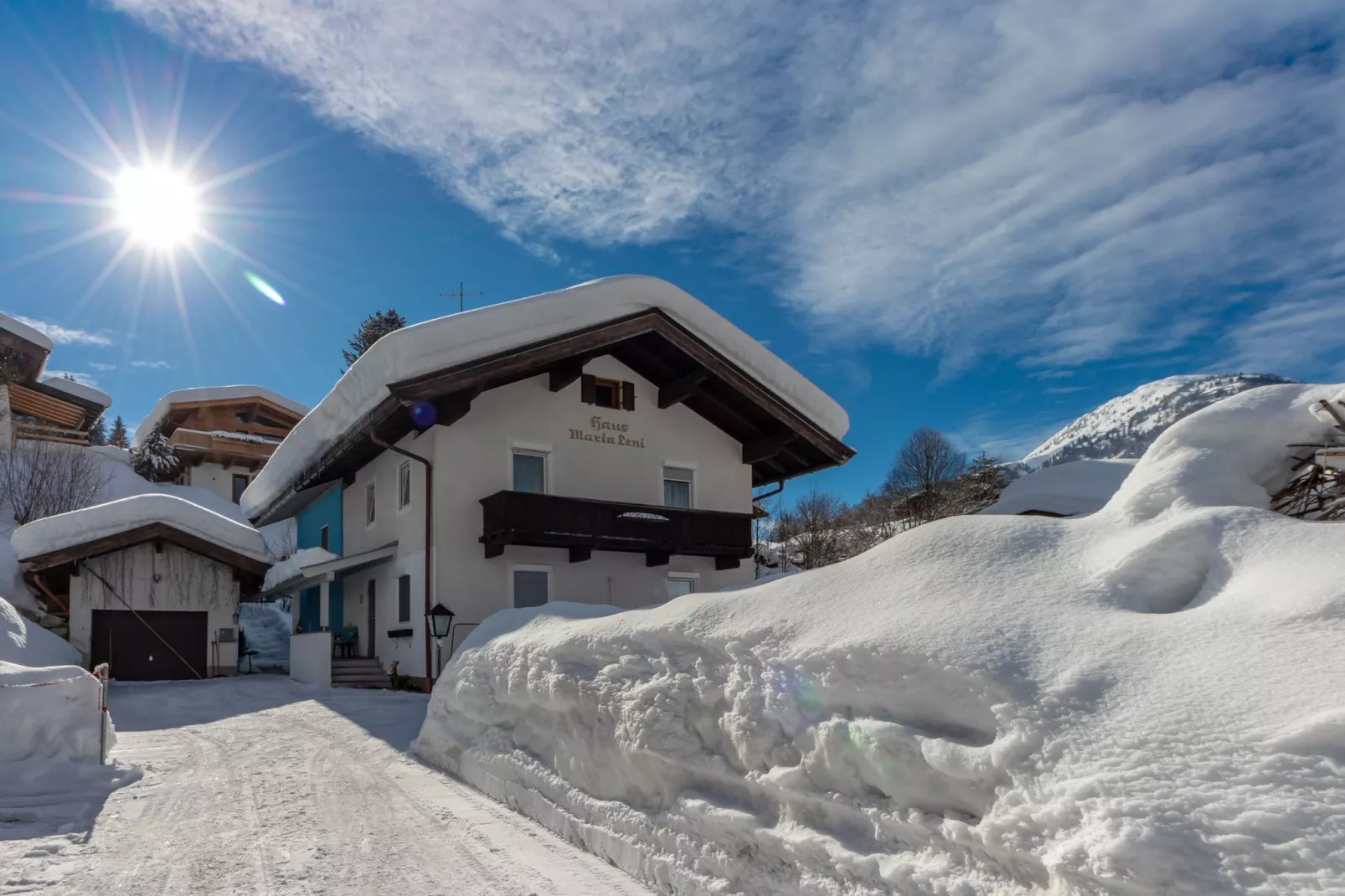 Maria Leni-Exterior winter