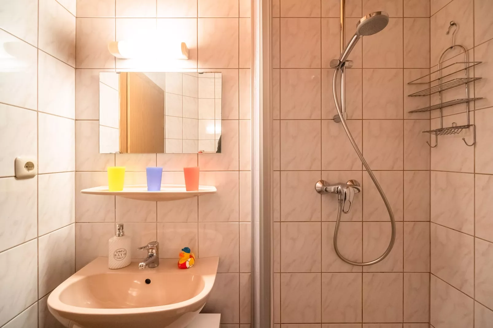 Maria Leni-Bathroom