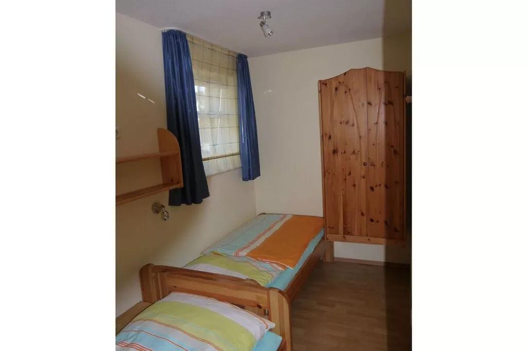 376683-Bedroom