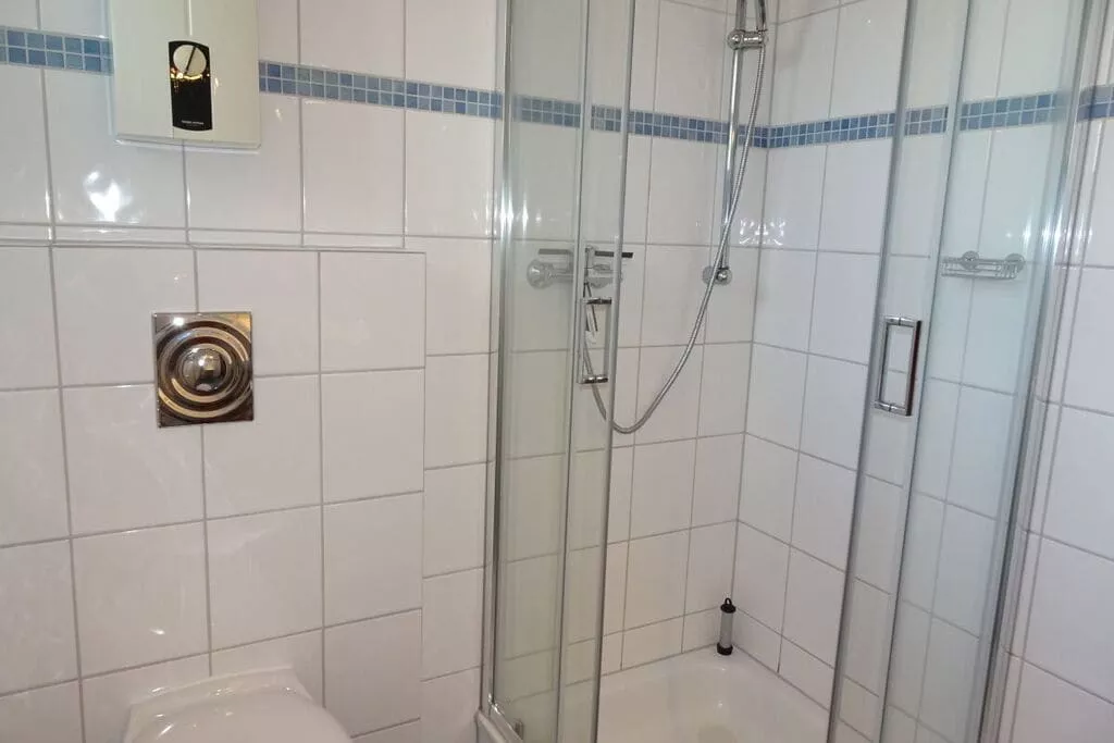 376683-Bathroom