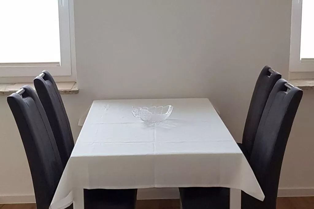 293366-Dining room