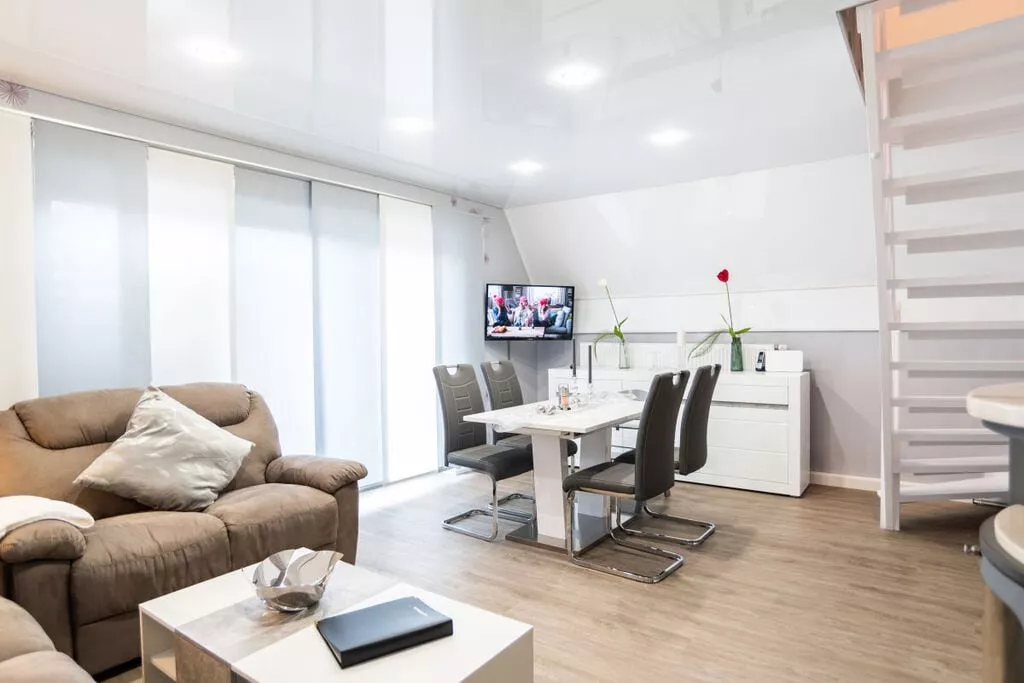 264169-Dining room