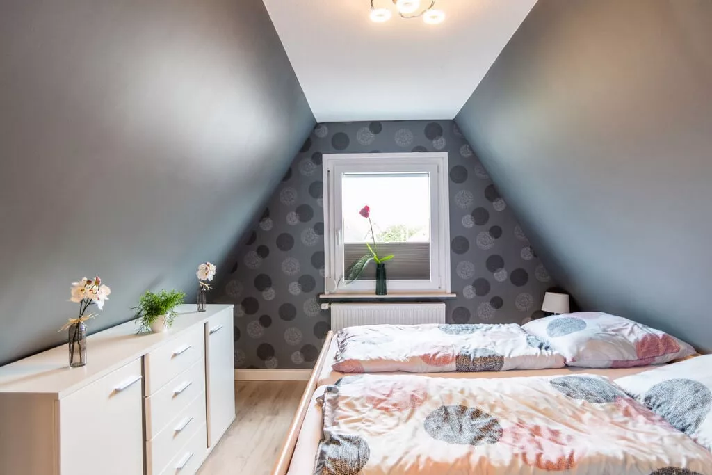 264169-Bedroom