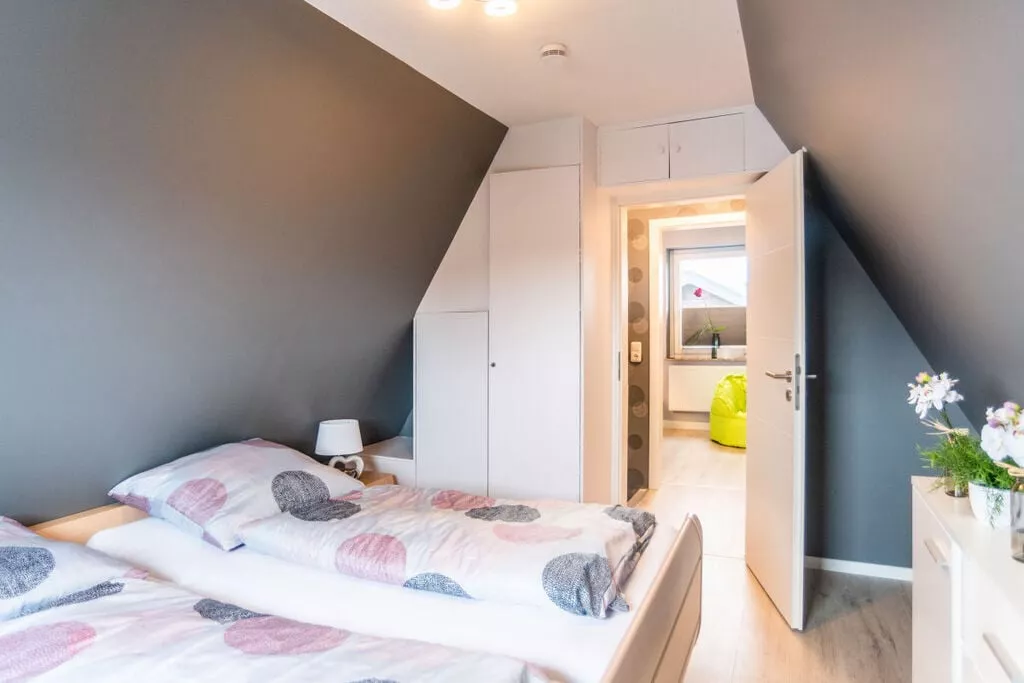 264169-Bedroom