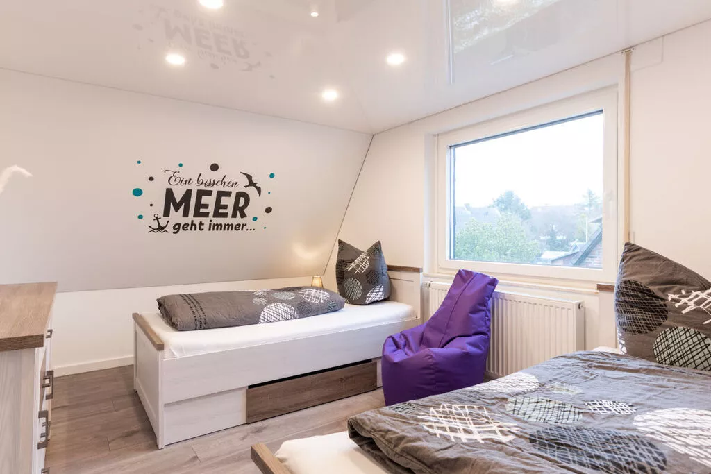 320006-Bedroom