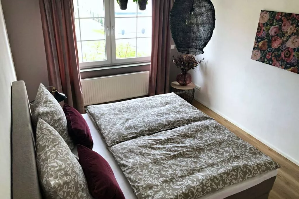 287404-Bedroom