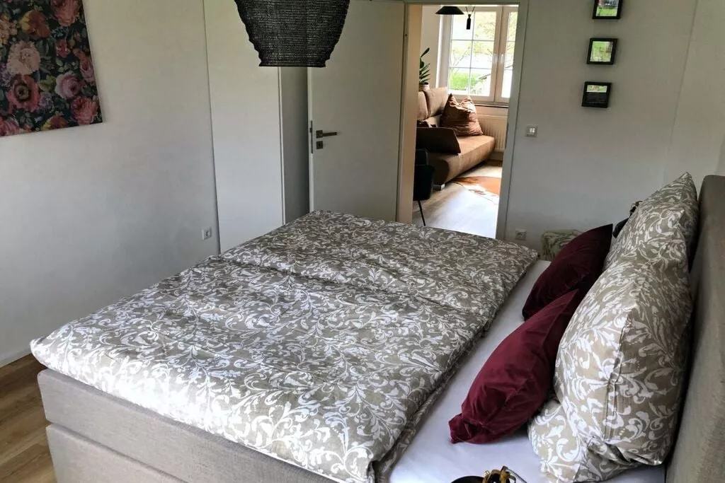 287404-Bedroom