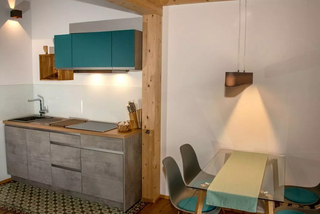 269613-Dining room