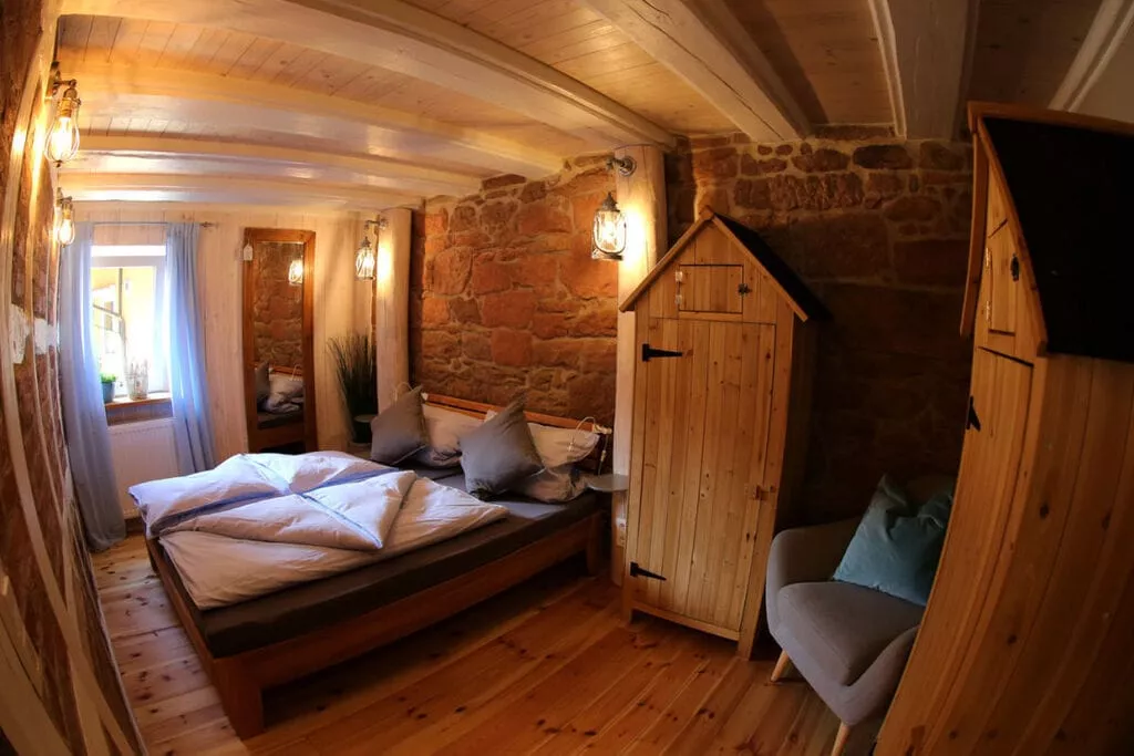 241052-Bedroom