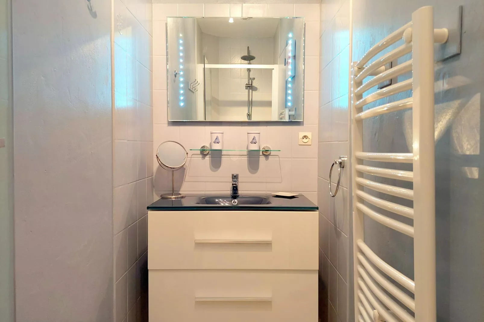 Ferienhaus in unmittelbarer Meernähe Plouhinec-Bathroom