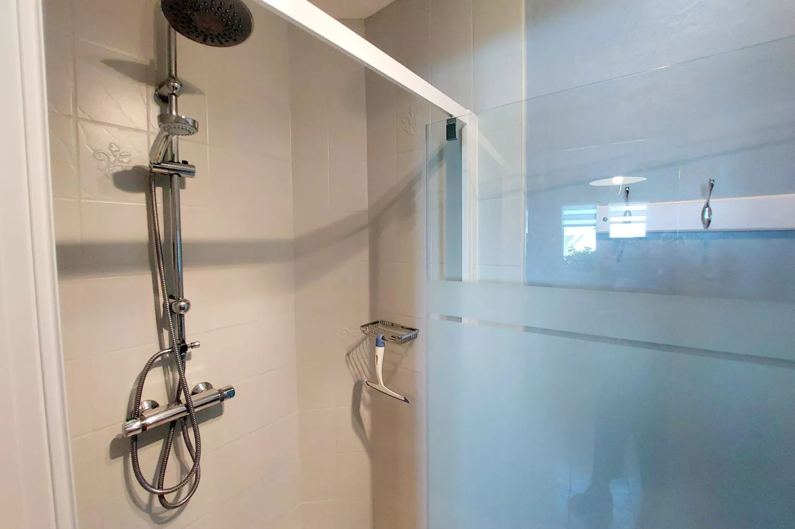Ferienhaus in unmittelbarer Meernähe Plouhinec-Bathroom