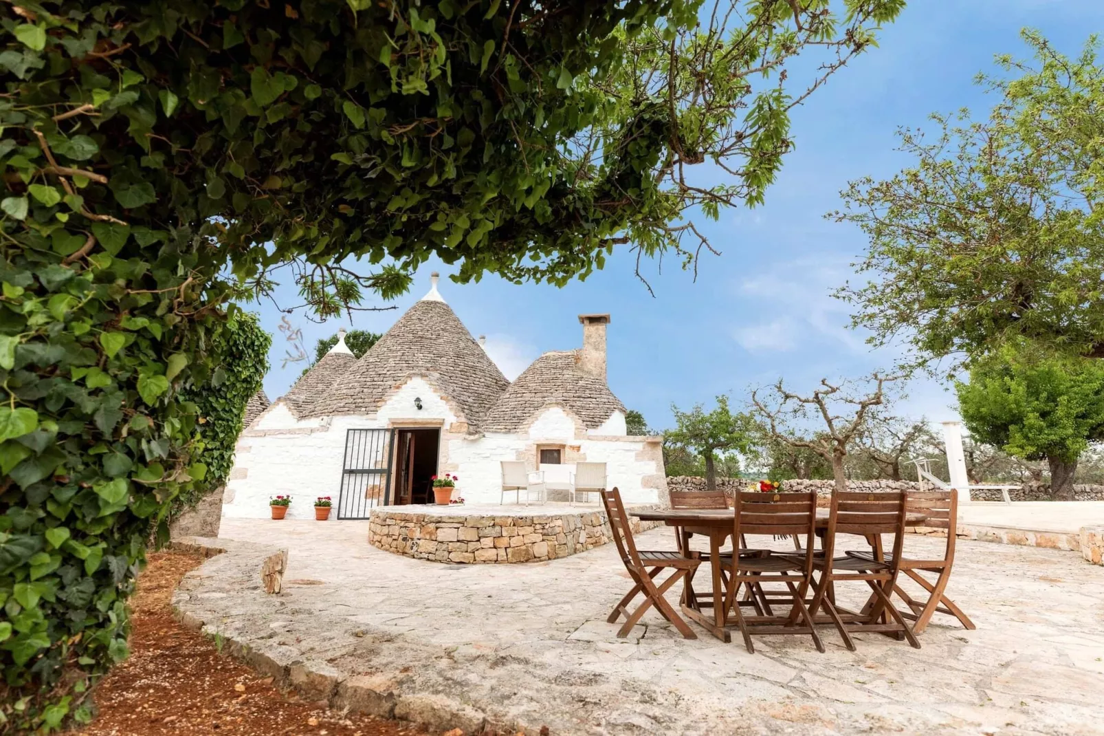 Magnificent Stefano's Trulli in Locorotondo-Gardens summer